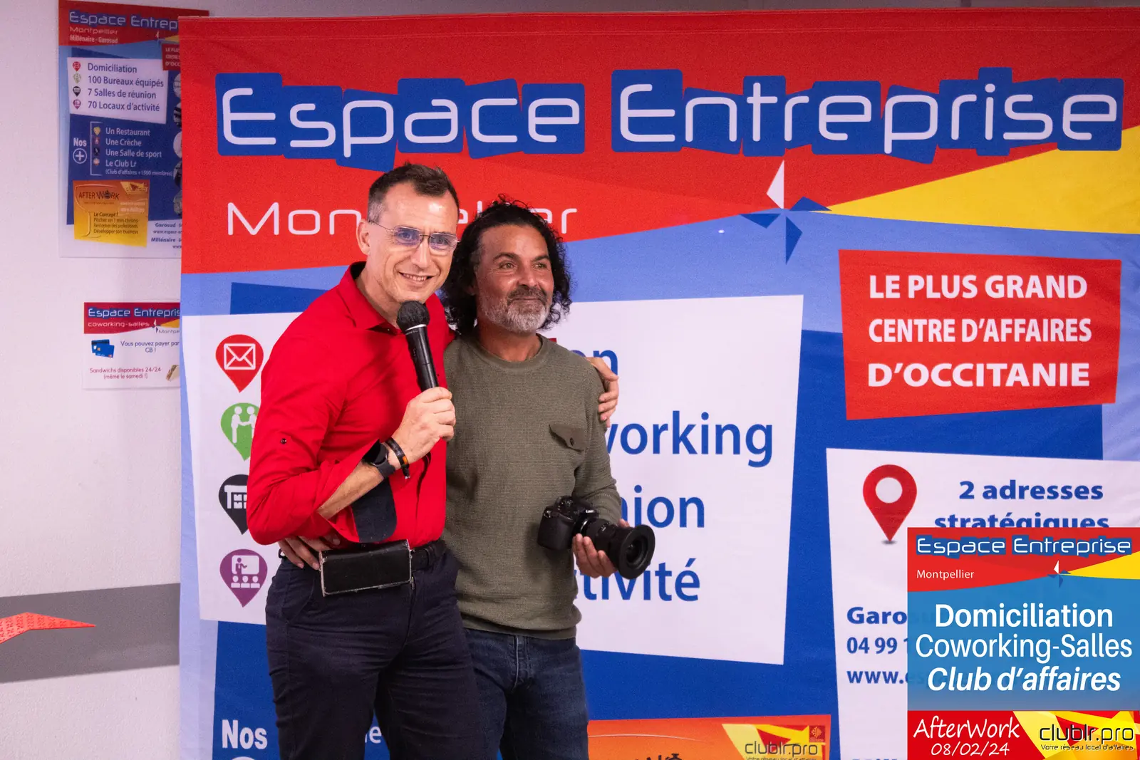 Afterwork Pitch Elevator Club LR février 2024 à Montpellier : entrepreneur au micro avec l'animateur pendant son pitch