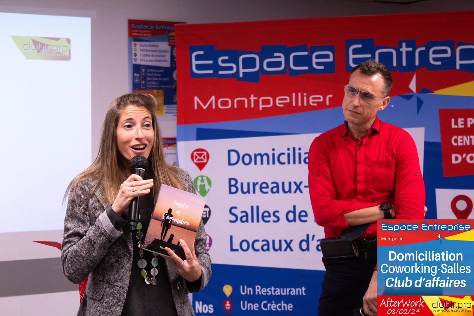 Afterwork Pitch Elevator Club LR février 2024 à Montpellier : entrepreneur au micro avec l'animateur pendant son pitch