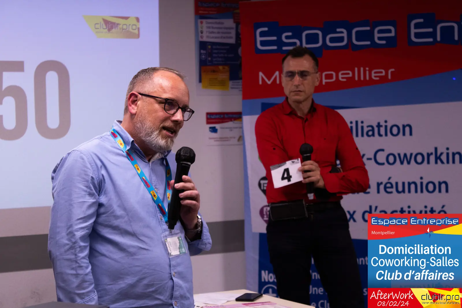 Afterwork Pitch Elevator Club LR février 2024 à Montpellier : entrepreneur au micro avec l'animateur pendant son pitch