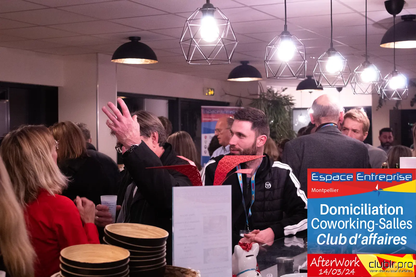 Afterwork Pitch Elevator Club LR mars 2024 à Montpellier : moment de networking entre les participants