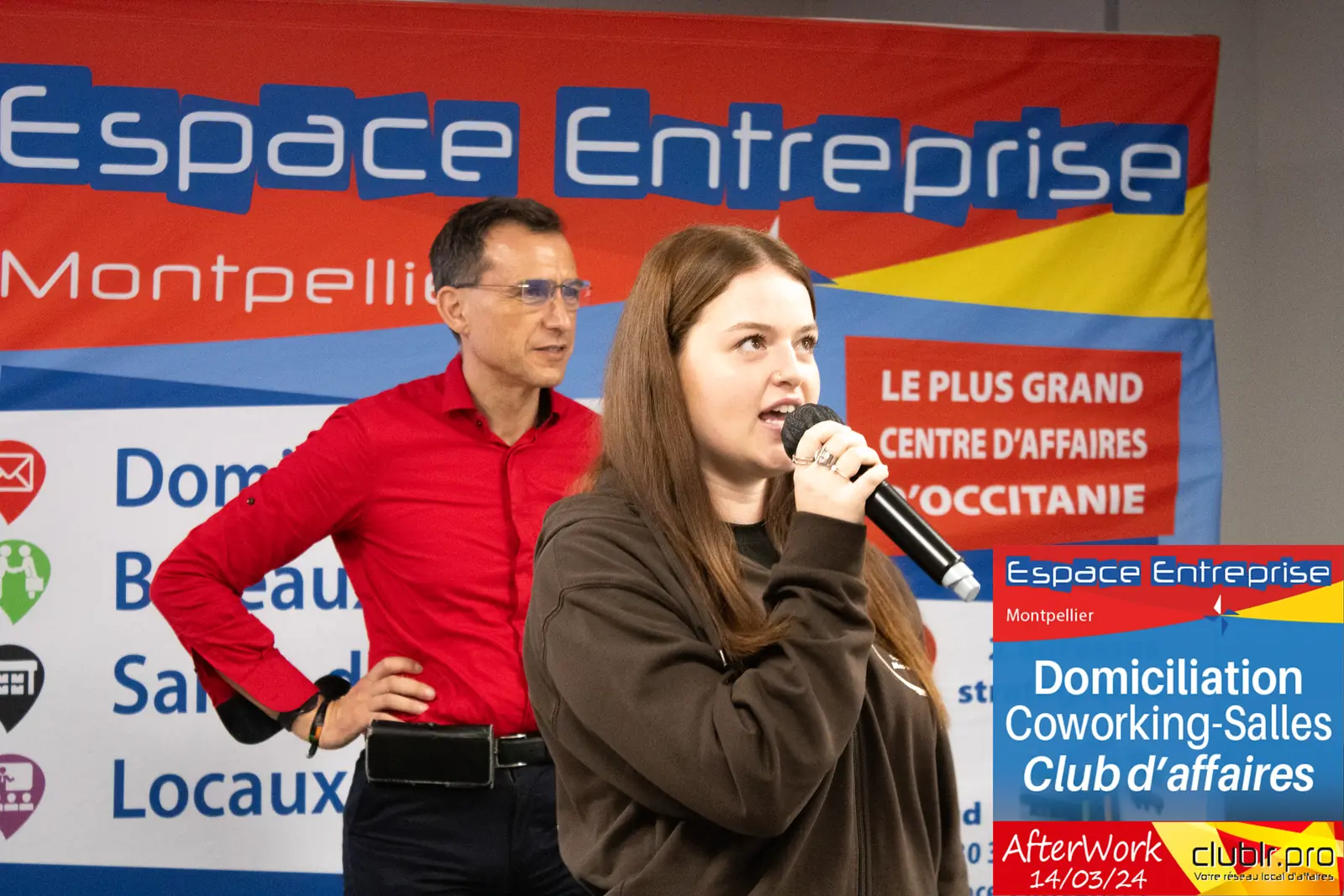 Afterwork Pitch Elevator Club LR mars 2024 à Montpellier : entrepreneur au micro avec l'animateur pendant son pitch