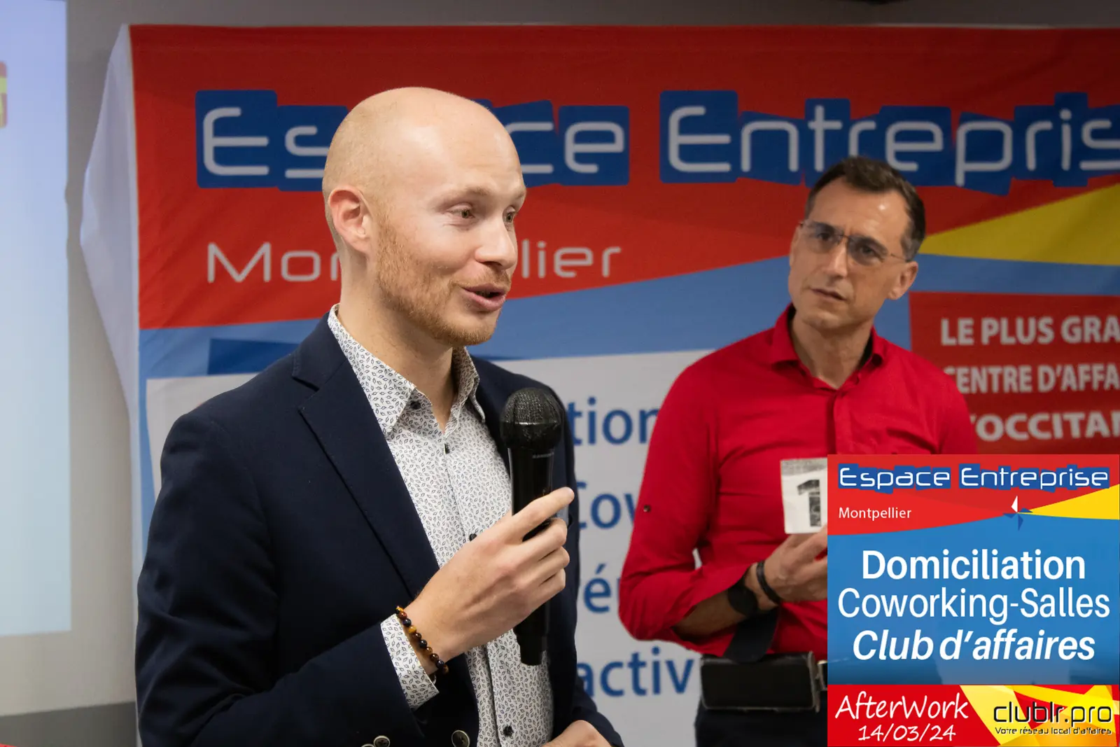 Afterwork Pitch Elevator Club LR mars 2024 à Montpellier : entrepreneur au micro avec l'animateur pendant son pitch