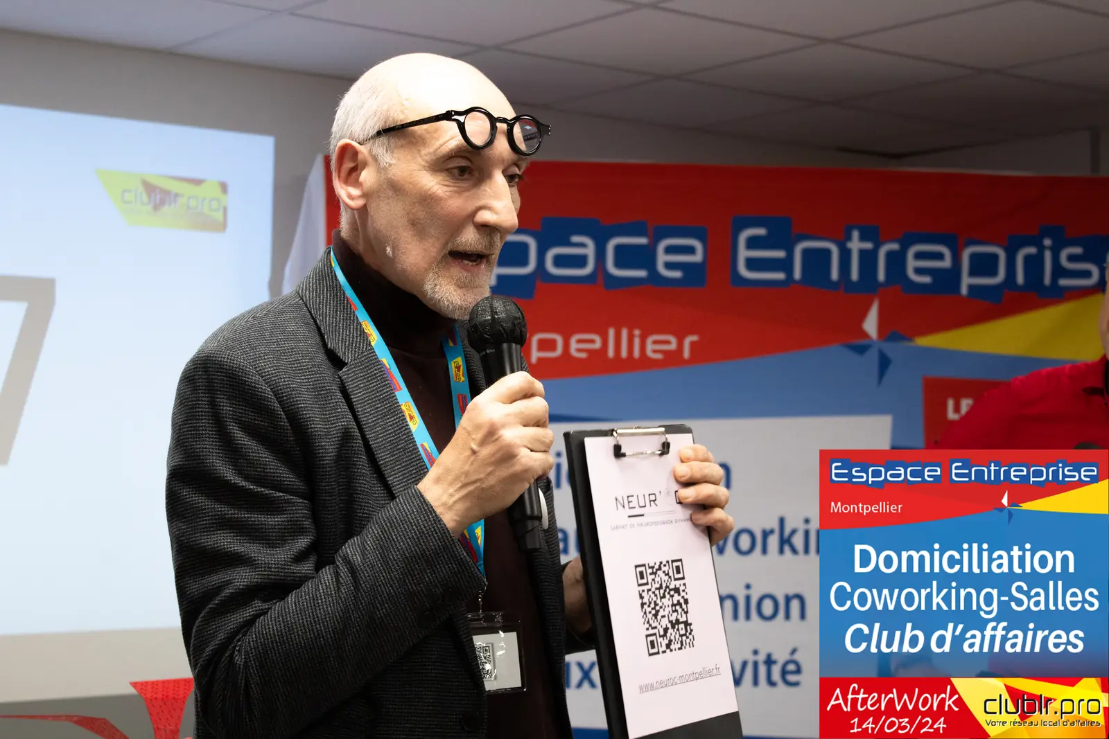 Afterwork Pitch Elevator Club LR mars 2024 à Montpellier : pitcheur au micro devant les participants