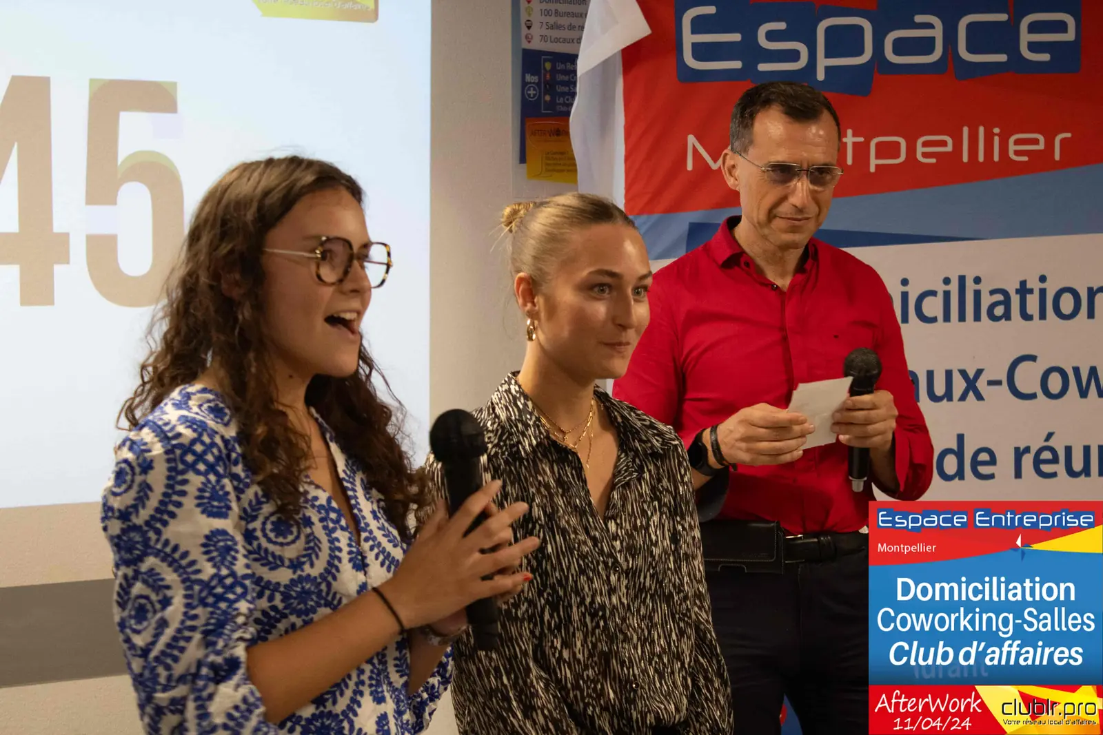 Afterwork Pitch Elevator Club LR avril 2024 à Montpellier : entrepreneur au micro avec l'animateur pendant son pitch