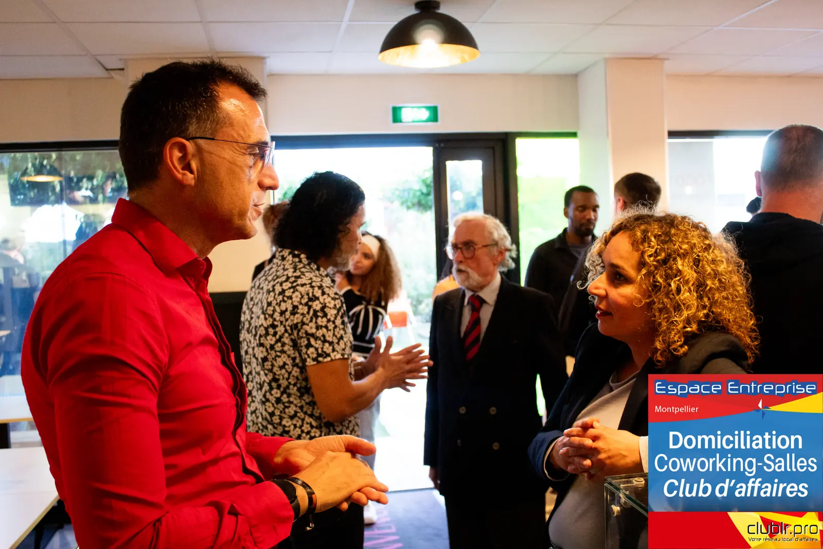 Afterwork Pitch Elevator Club LR mai 2024 à Montpellier : moment de networking entre les participants