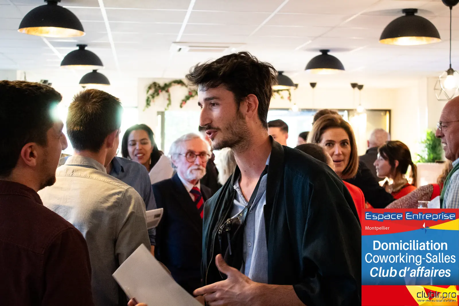 Afterwork Pitch Elevator Club LR mai 2024 à Montpellier : moment de networking entre les participants