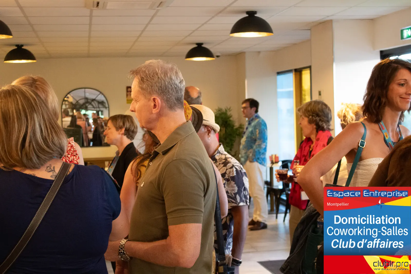 Afterwork Pitch Elevator Club LR juin 2024 à Montpellier : moment de networking entre les participants