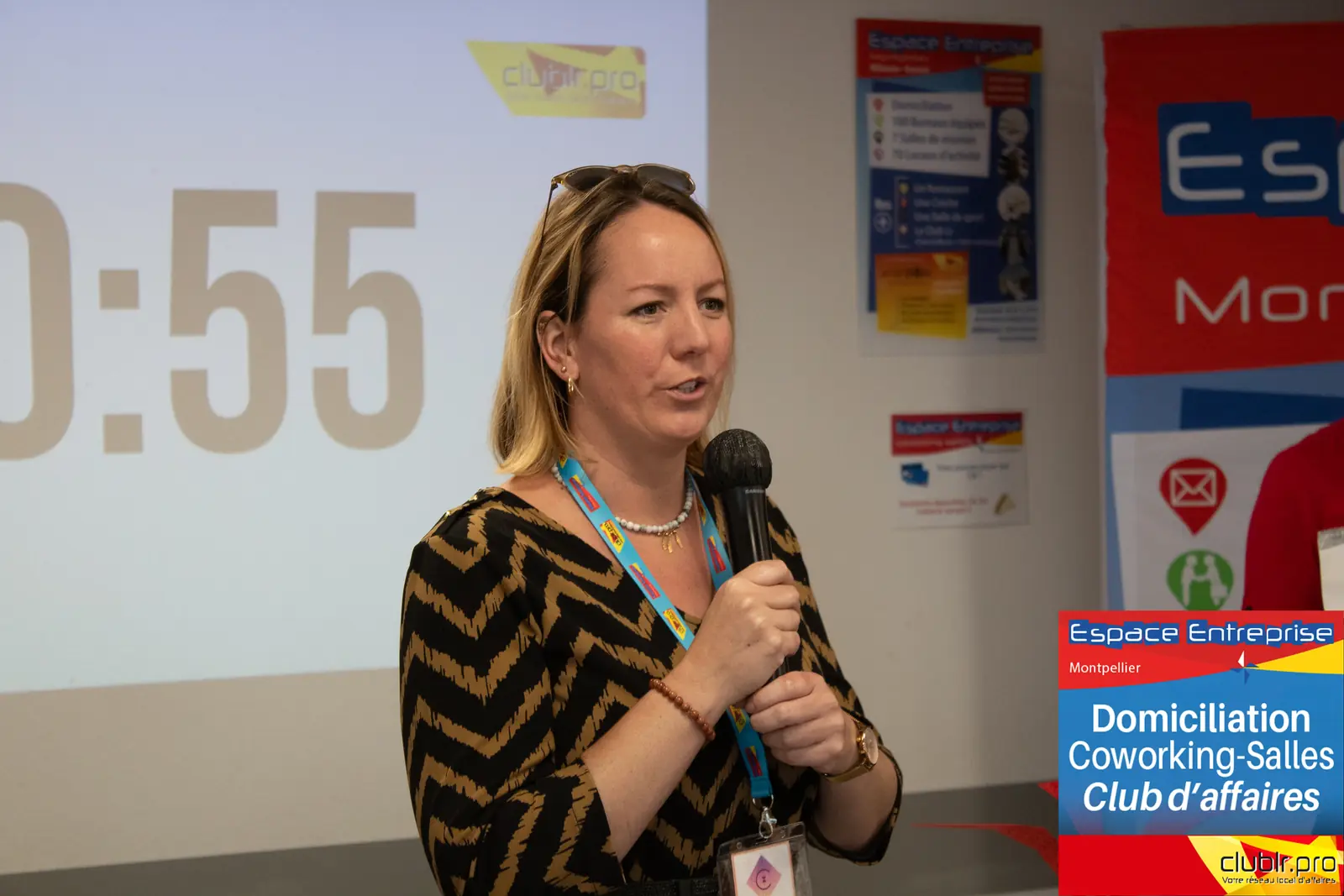 Afterwork Pitch Elevator Club LR juin 2024 à Montpellier : pitcheur au micro devant les participants