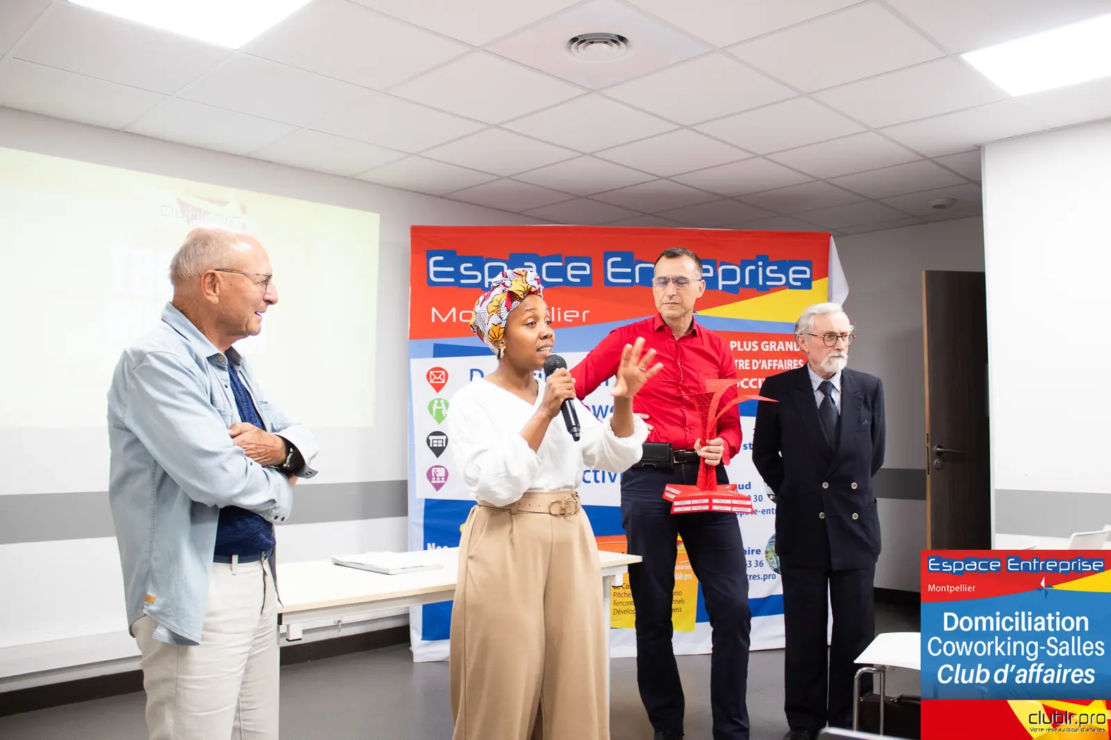 Afterwork Pitch Elevator Club LR septembre 2024 à Montpellier : remise du trophée du pitch de la soirée