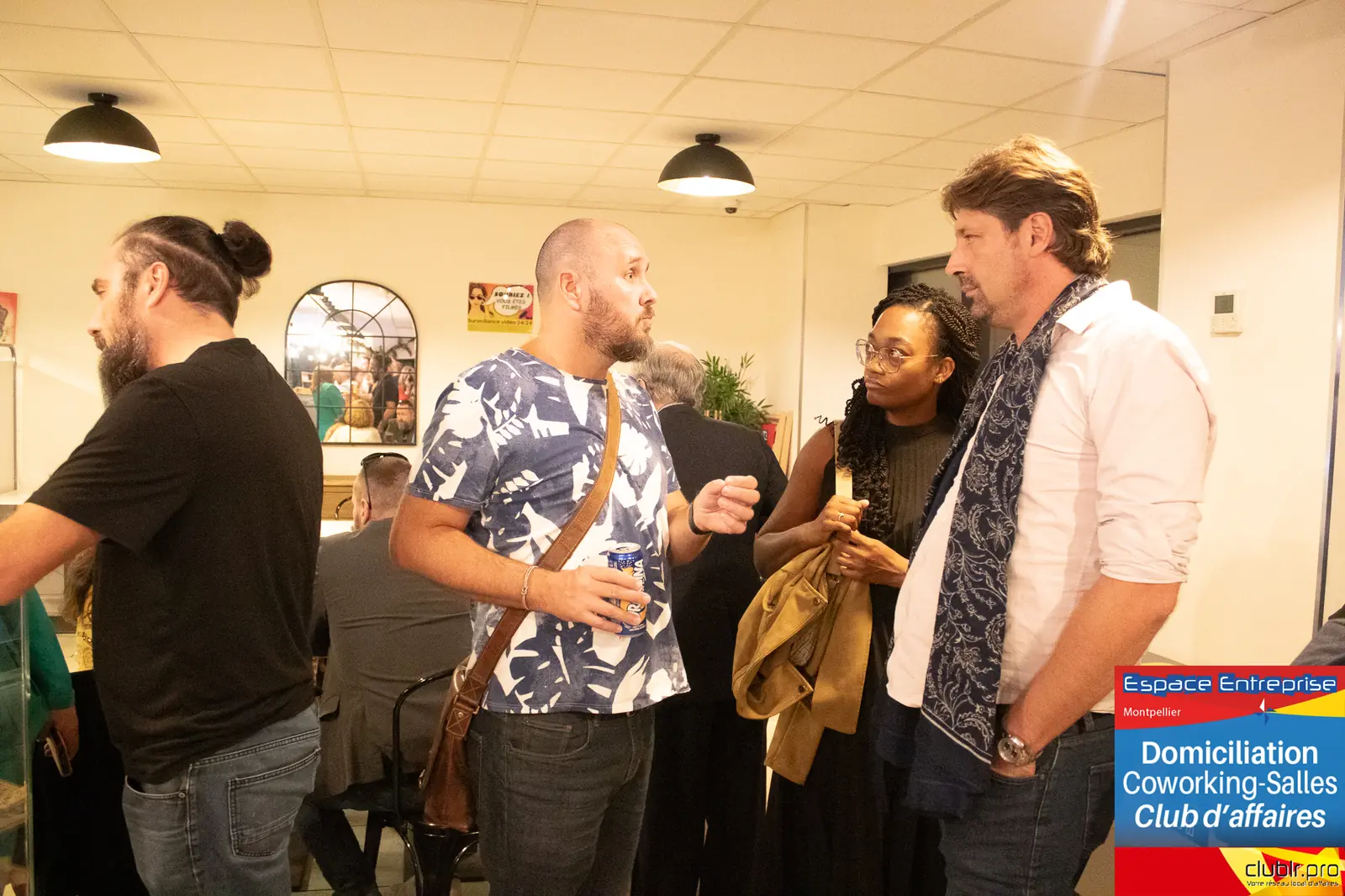 Afterwork Pitch Elevator Club LR septembre 2024 à Montpellier : moment de networking entre les participants