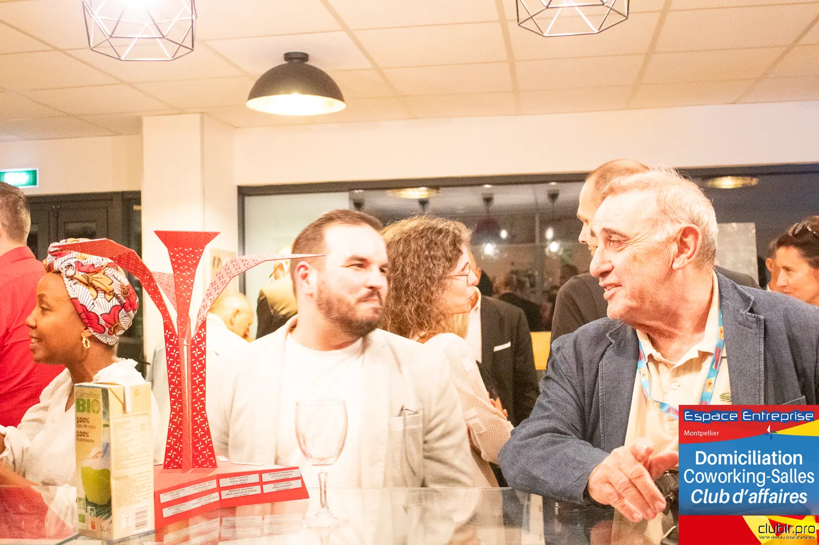 Afterwork Pitch Elevator Club LR septembre 2024 à Montpellier : moment de networking entre les participants