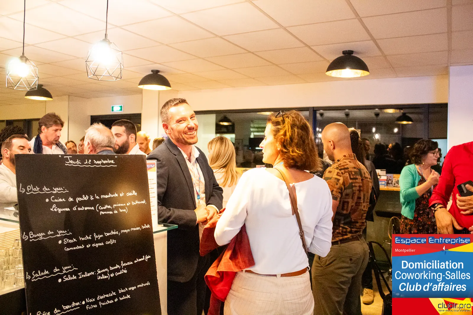 Afterwork Pitch Elevator Club LR septembre 2024 à Montpellier : moment de networking entre les participants