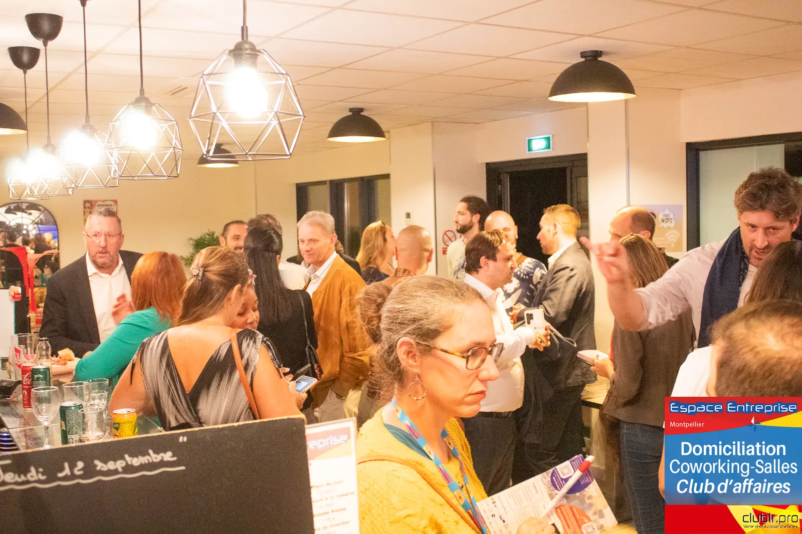 Afterwork Pitch Elevator Club LR septembre 2024 à Montpellier : moment de networking entre les participants