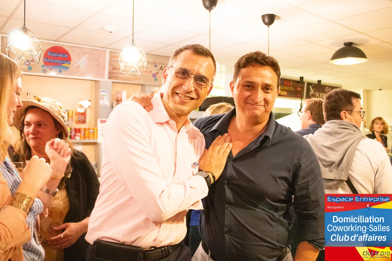 Afterwork Pitch Elevator Club LR octobre 2024 à Montpellier : moment de networking entre les participants