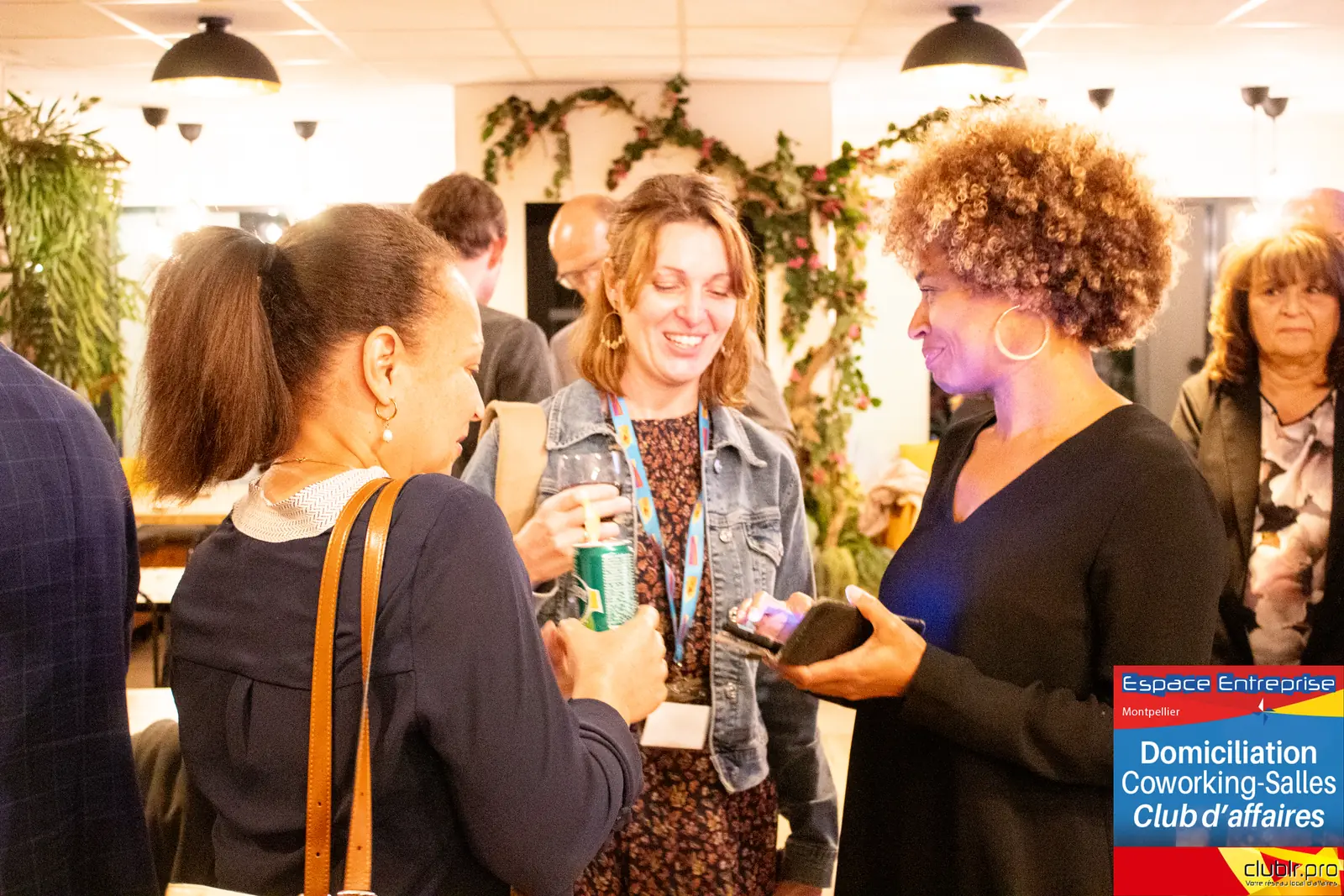 Afterwork Pitch Elevator Club LR octobre 2024 à Montpellier : moment de networking entre les participants
