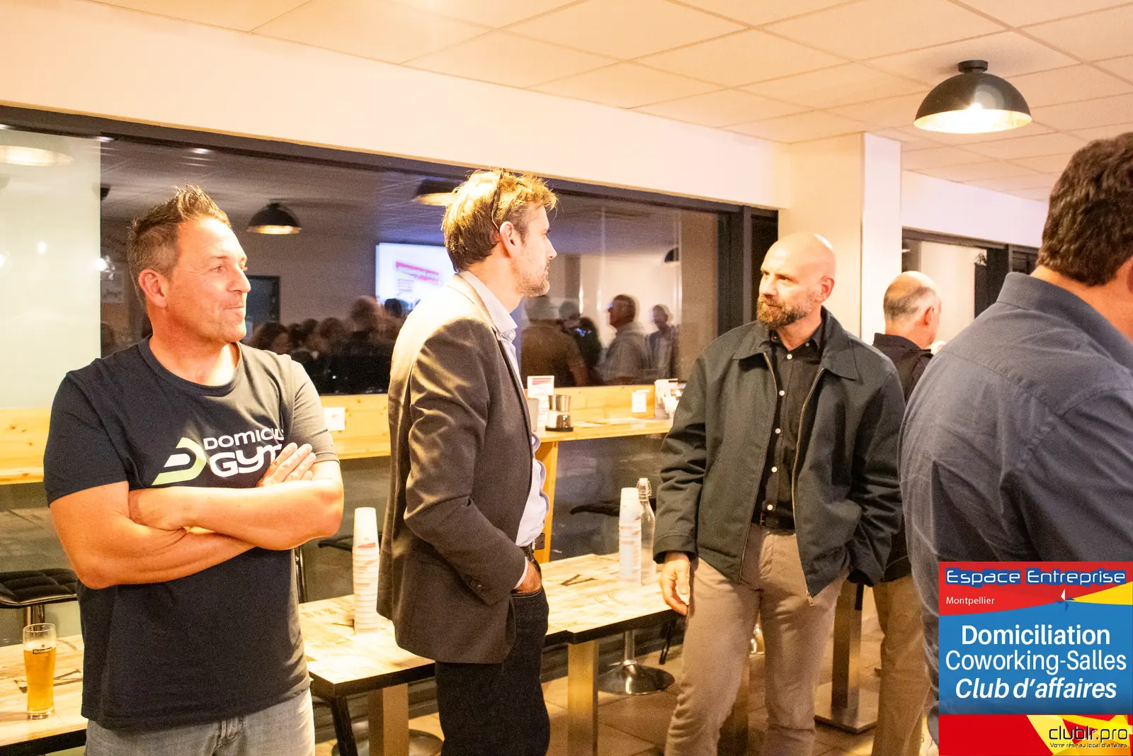 Afterwork Pitch Elevator Club LR octobre 2024 à Montpellier : moment de networking entre les participants