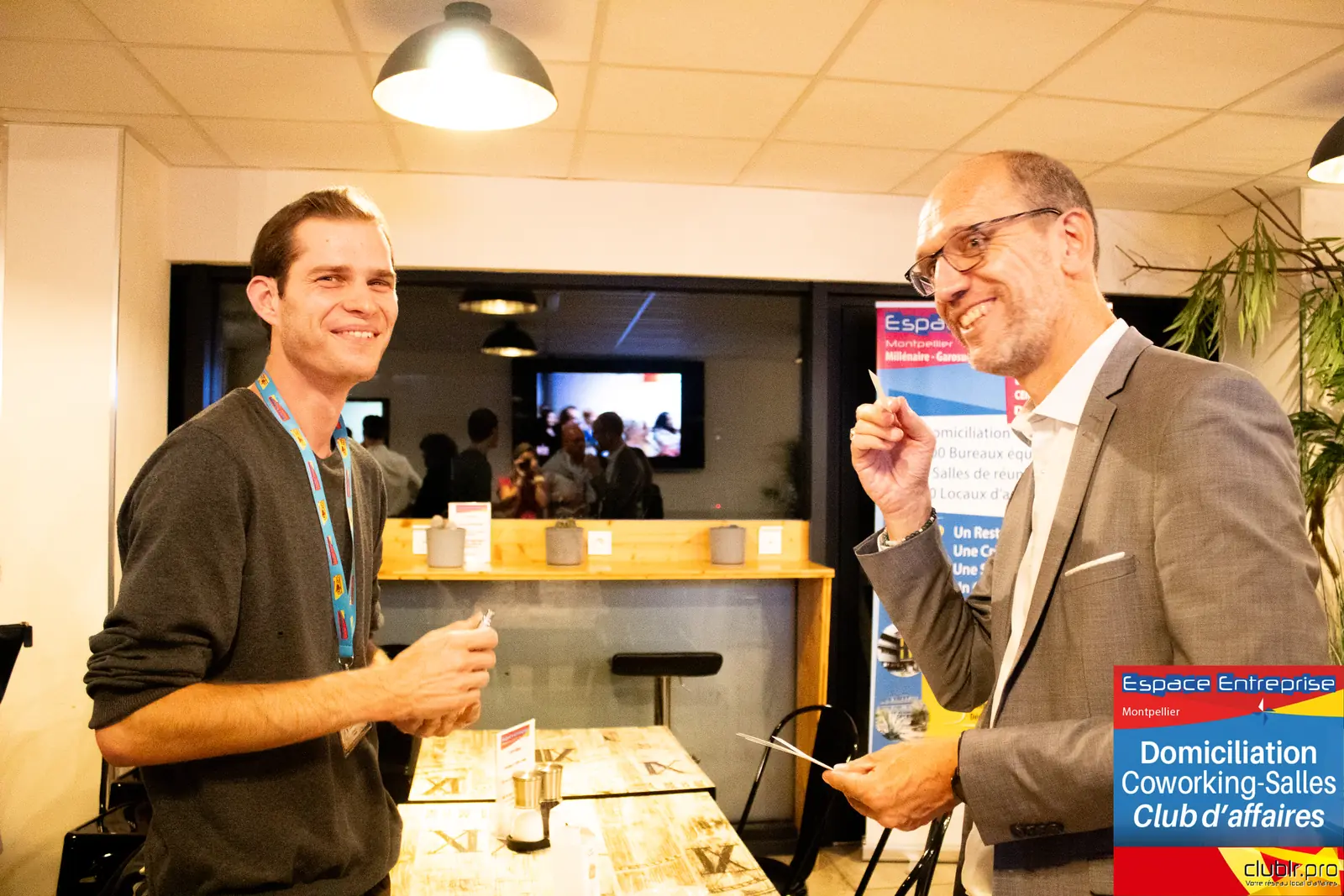 Afterwork Pitch Elevator Club LR octobre 2024 à Montpellier : moment de networking entre les participants