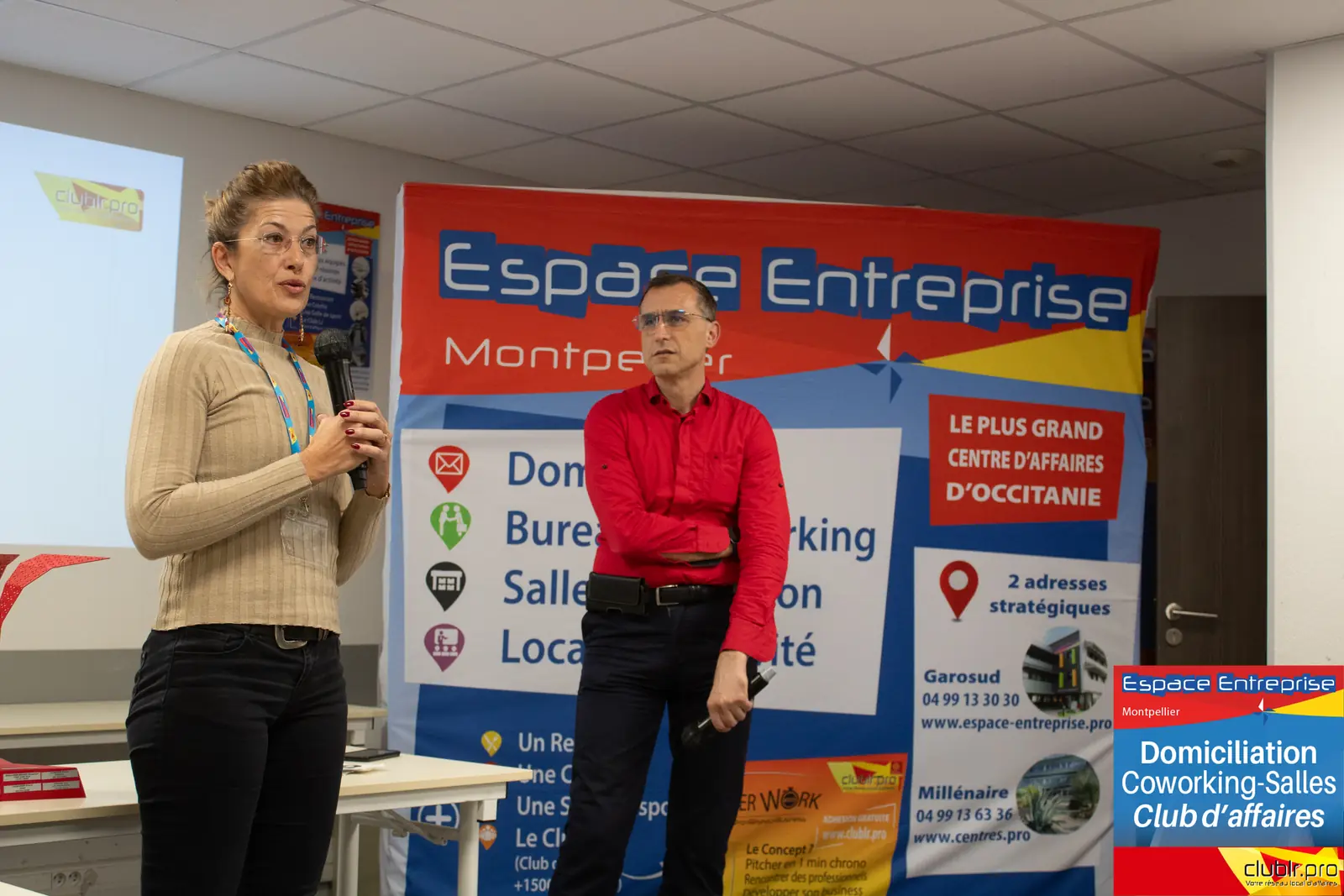 Afterwork Pitch Elevator Club LR novembre 2024 à Montpellier : pitcheur au micro devant les participants