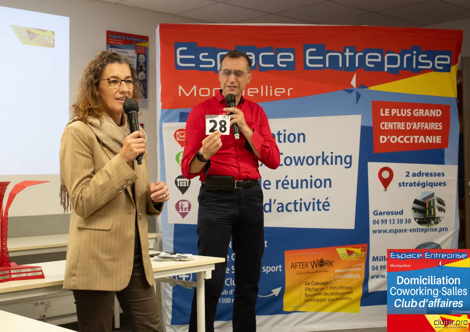 Afterwork Pitch Elevator Club LR novembre 2024 à Montpellier : pitcheur au micro devant les participants