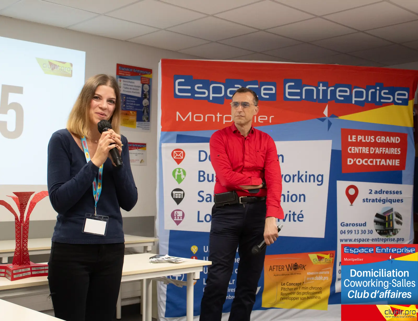 Afterwork Pitch Elevator Club LR novembre 2024 à Montpellier : pitcheur au micro devant les participants