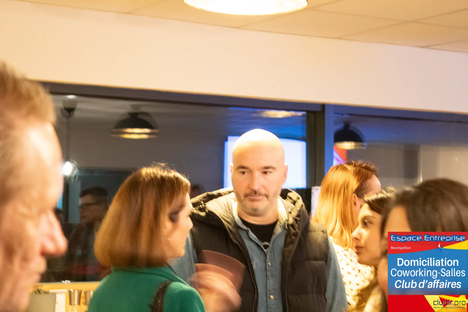 Afterwork Pitch Elevator Club LR décembre 2024 à Montpellier : moment de networking entre les participants