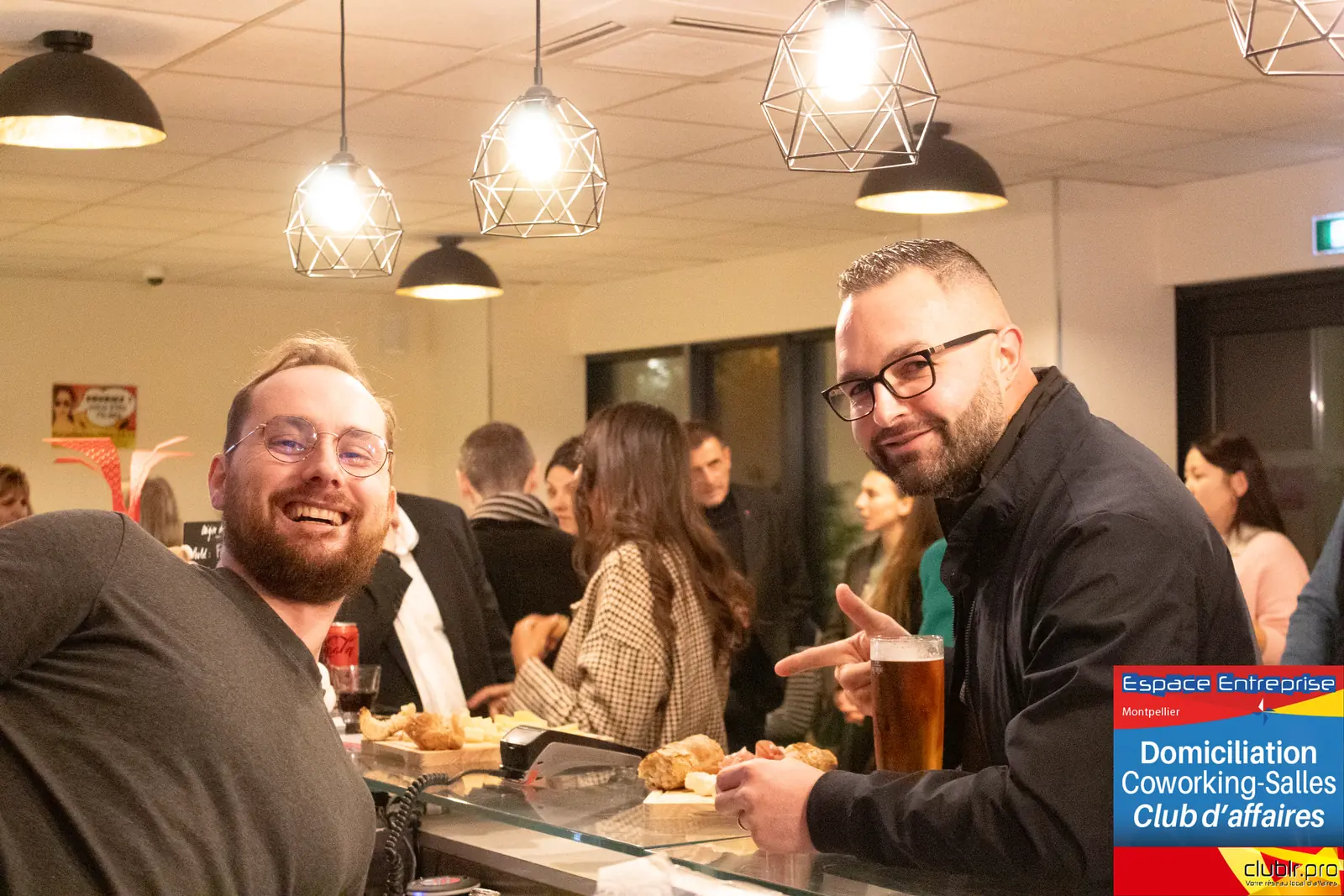 Afterwork Pitch Elevator Club LR décembre 2024 à Montpellier : moment de networking entre les participants
