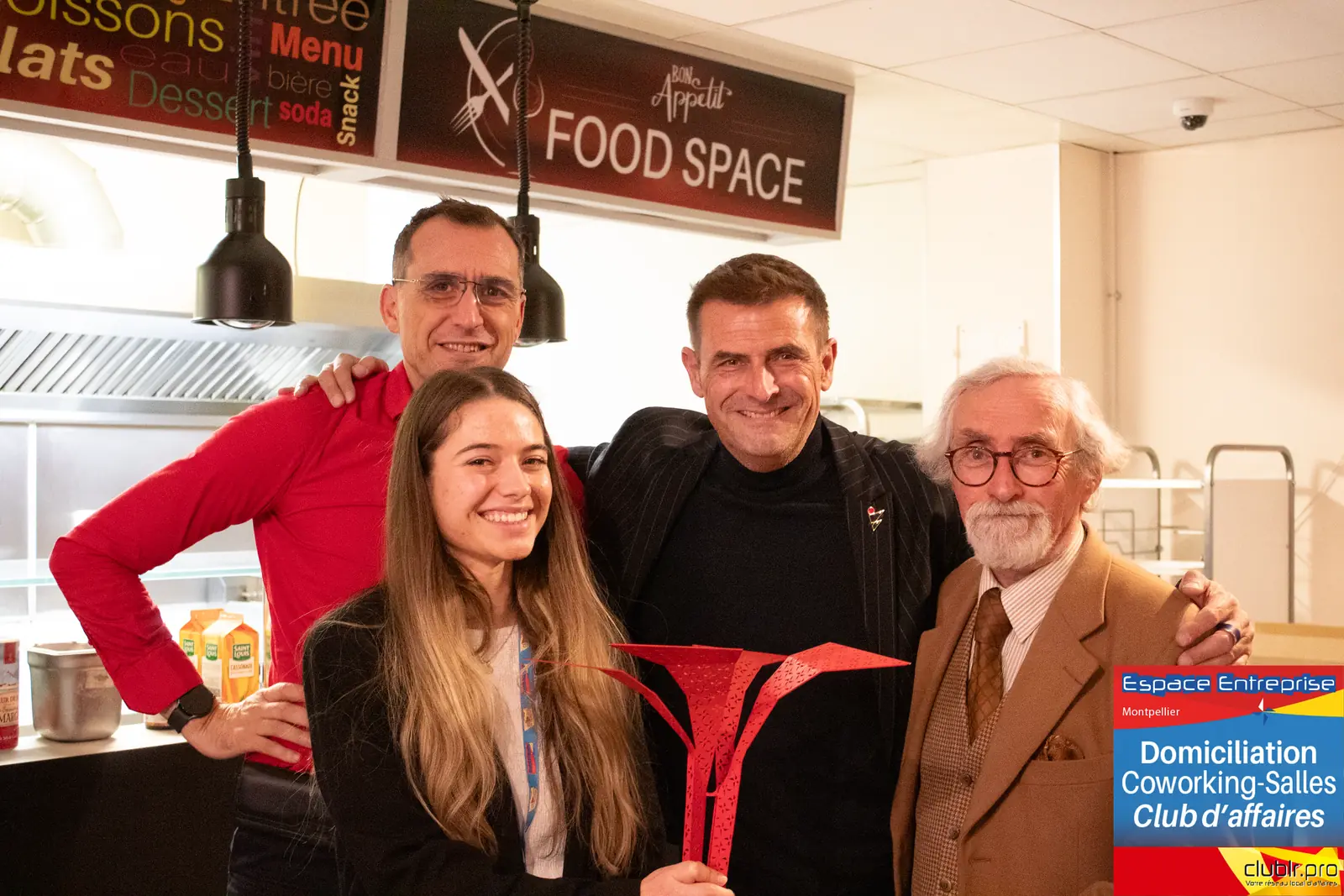 Afterwork Pitch Elevator Club LR décembre 2024 à Montpellier : remise du trophée du pitch de la soirée