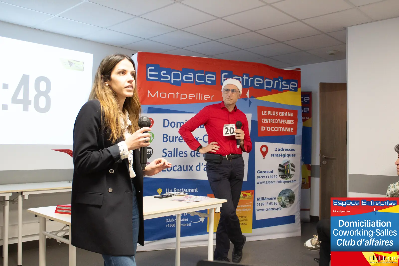 Afterwork Pitch Elevator Club LR décembre 2024 à Montpellier : pitcheur au micro devant les participants