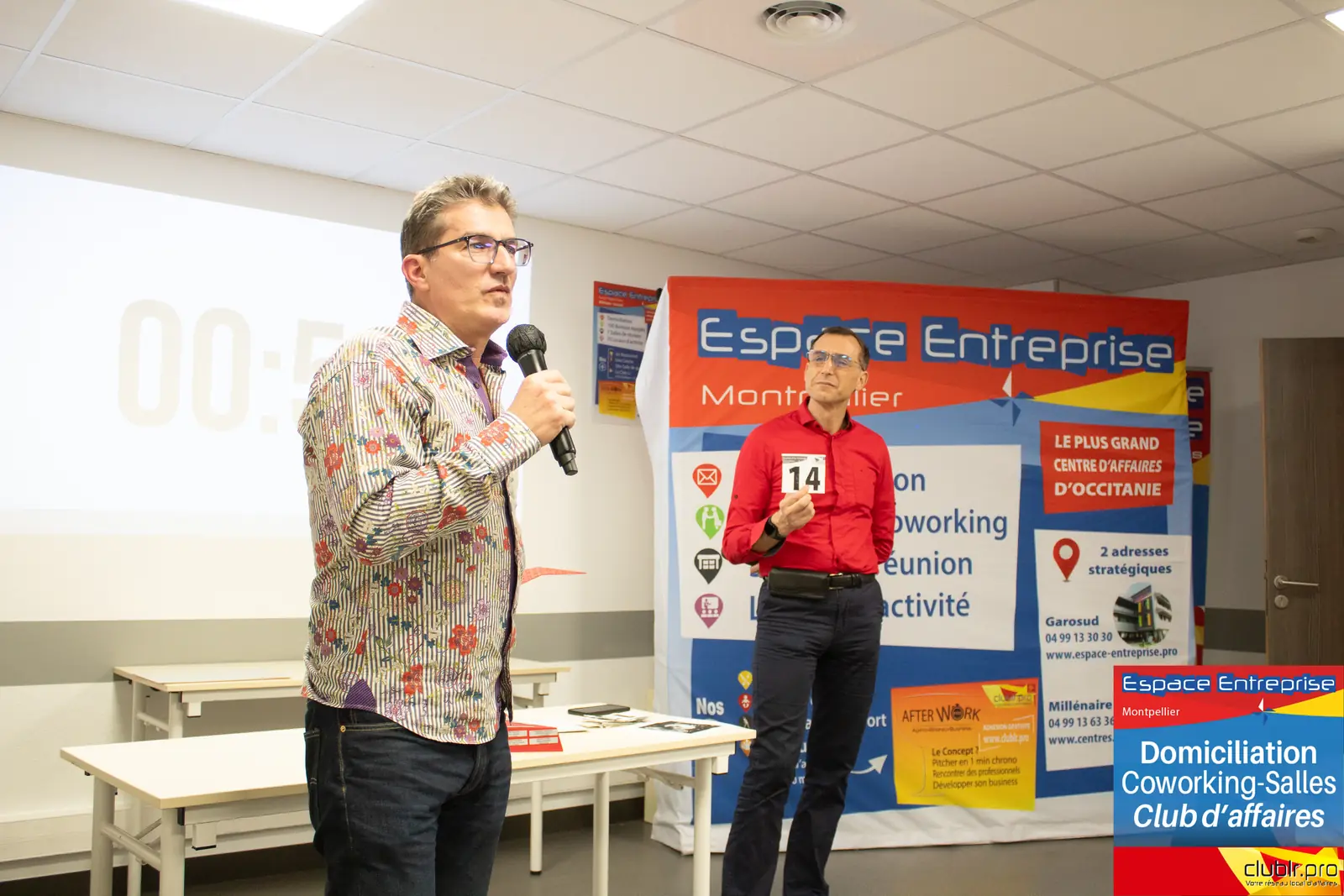 Afterwork Pitch Elevator Club LR janvier 2025 à Montpellier : pitcheur au micro devant les participants