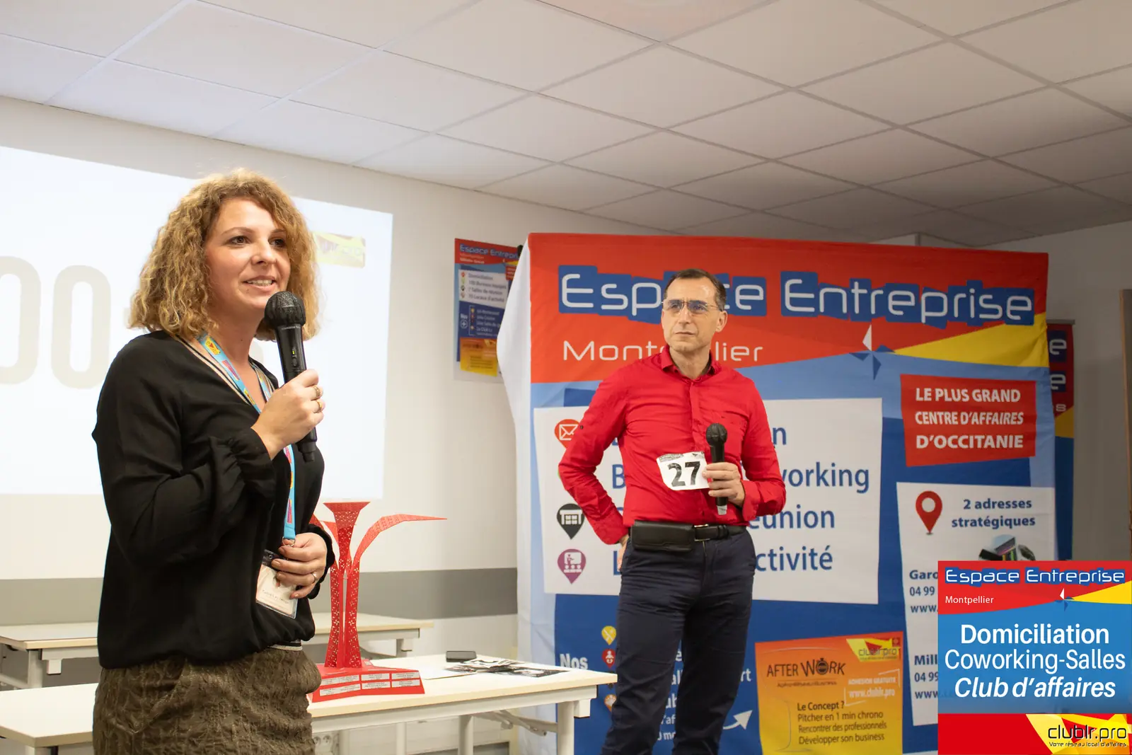 Afterwork Pitch Elevator Club LR janvier 2025 à Montpellier : pitcheur au micro devant les participants