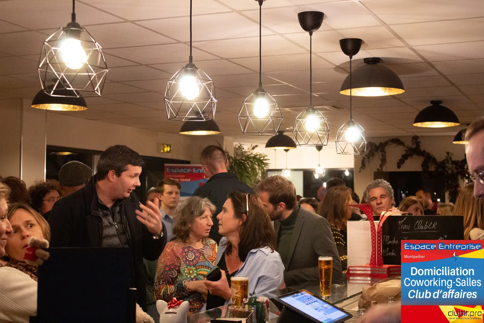 Afterwork Pitch Elevator Club LR janvier 2025 à Montpellier : moment de networking entre les participants