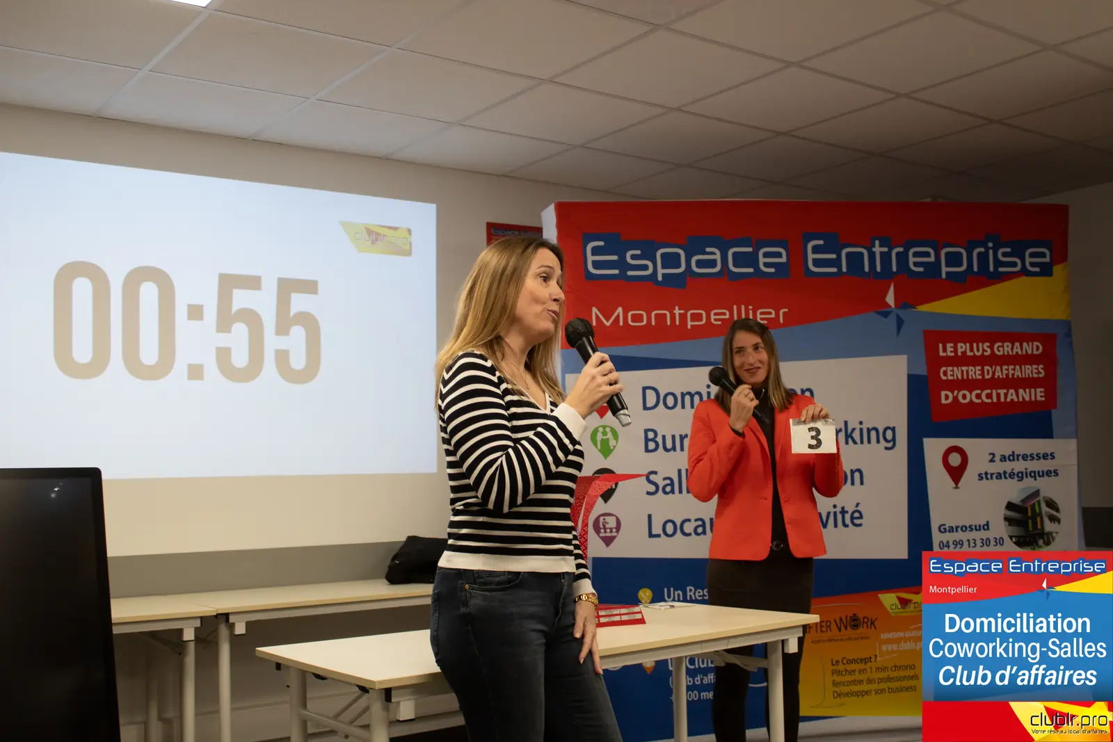 Afterwork Pitch Elevator Club LR février 2025 à Montpellier : pitcheur au micro devant les participants