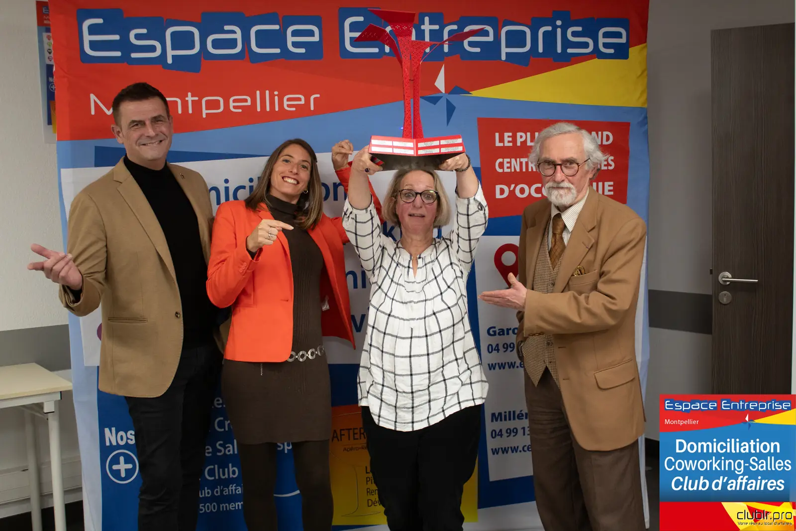 Afterwork Pitch Elevator Club LR février 2025 à Montpellier : remise du trophée du pitch de la soirée