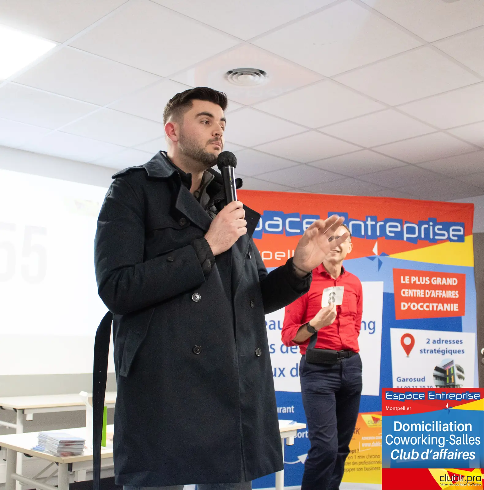 Afterwork Pitch Elevator Club LR mars 2025 à Montpellier : pitcheur au micro devant les participants