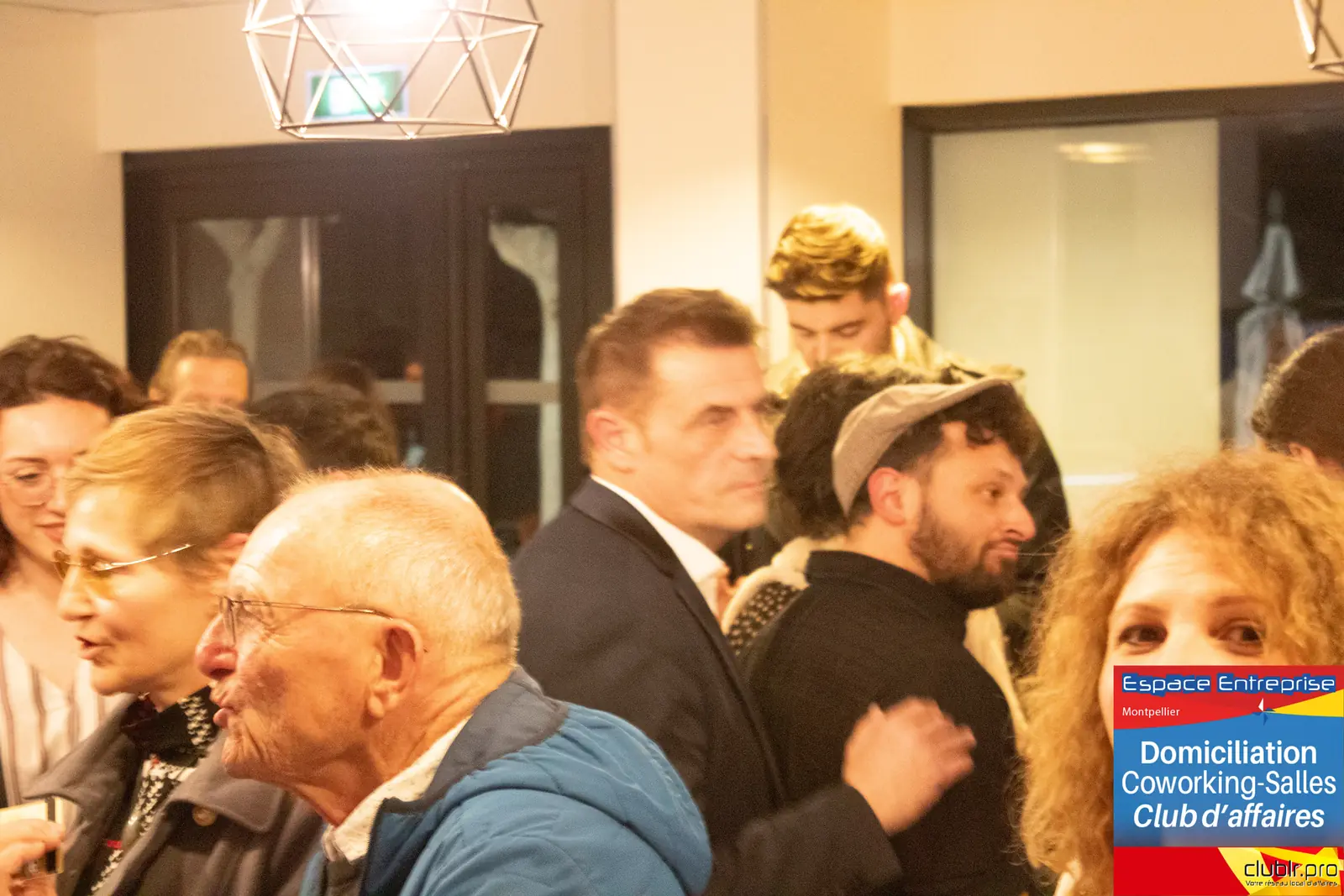Afterwork Pitch Elevator Club LR mars 2025 à Montpellier : moment de networking entre les participants