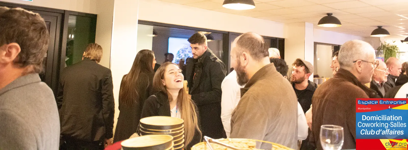 Afterwork Pitch Elevator Club LR mars 2025 à Montpellier : moment de networking entre les participants