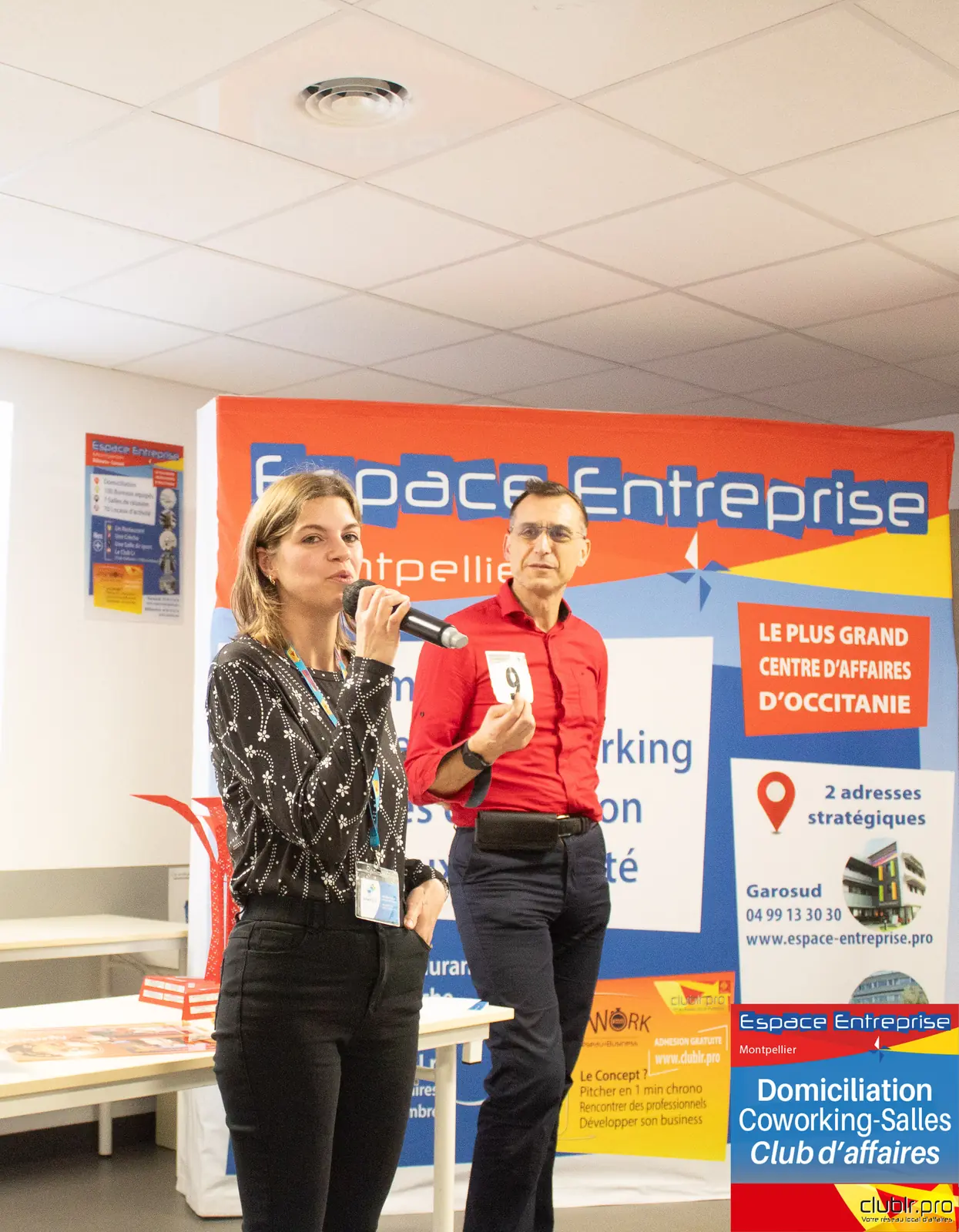 Afterwork Pitch Elevator Club LR mars 2025 à Montpellier : pitcheur au micro devant les participants
