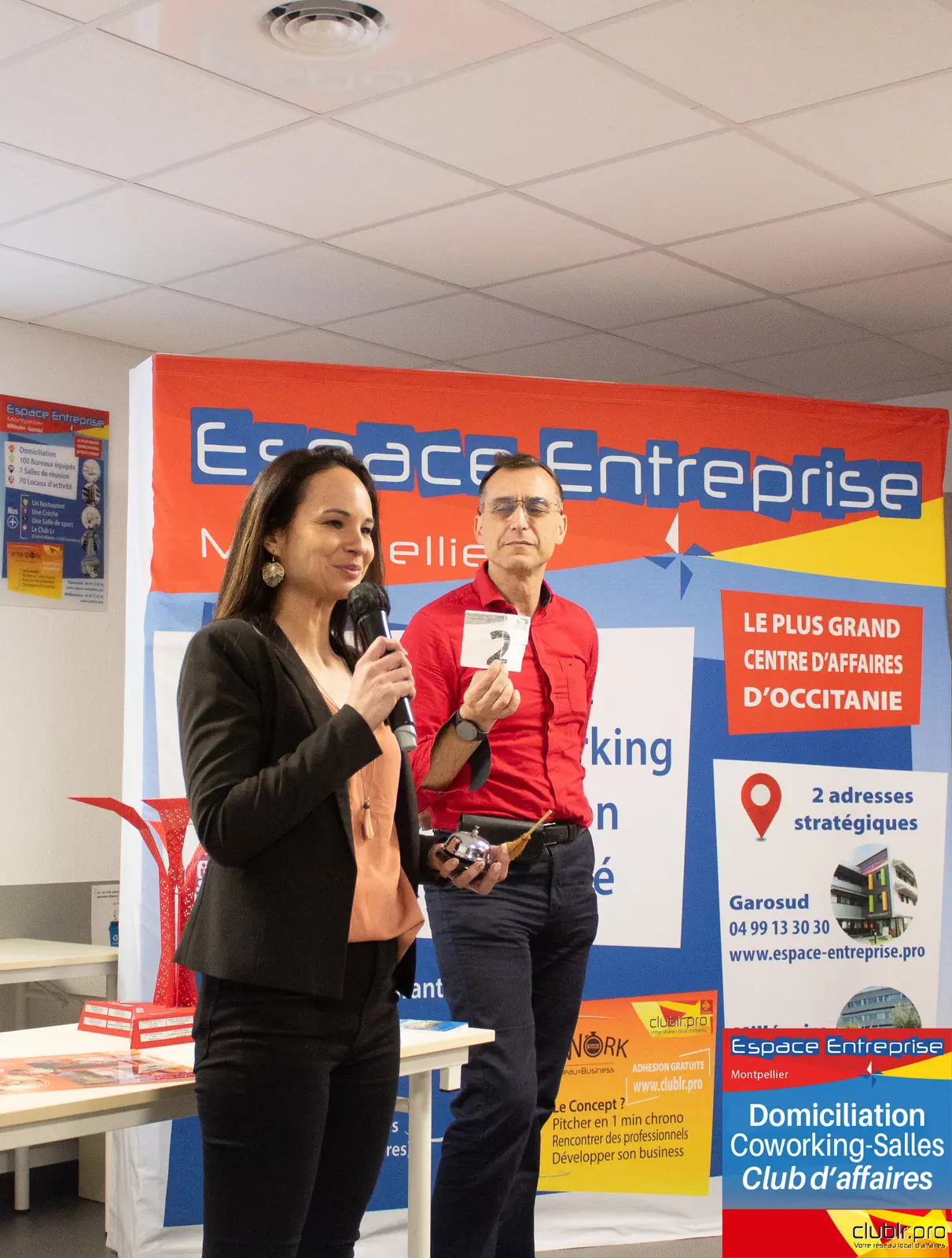 Afterwork Pitch Elevator Club LR mars 2025 à Montpellier : pitcheur au micro devant les participants