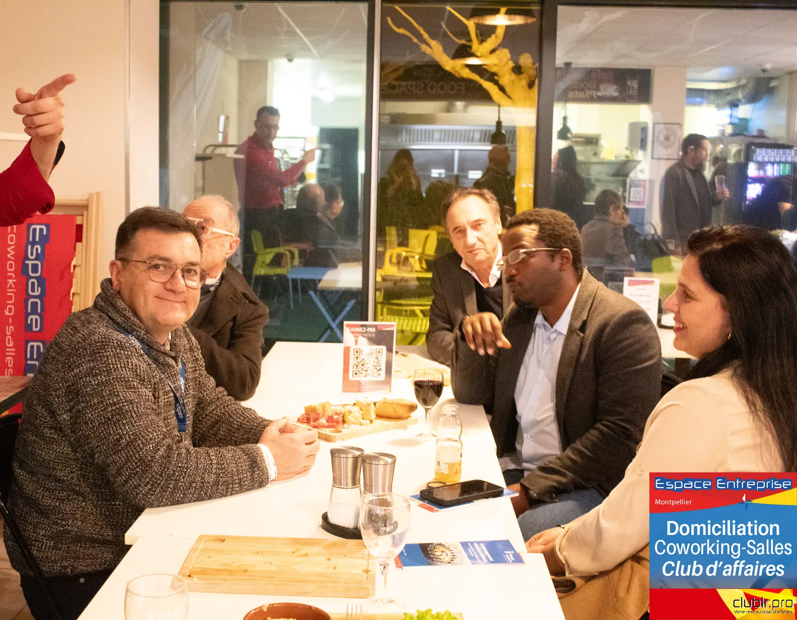Afterwork Pitch Elevator Club LR mars 2025 à Montpellier : espace restauration et cocktail de la soirée