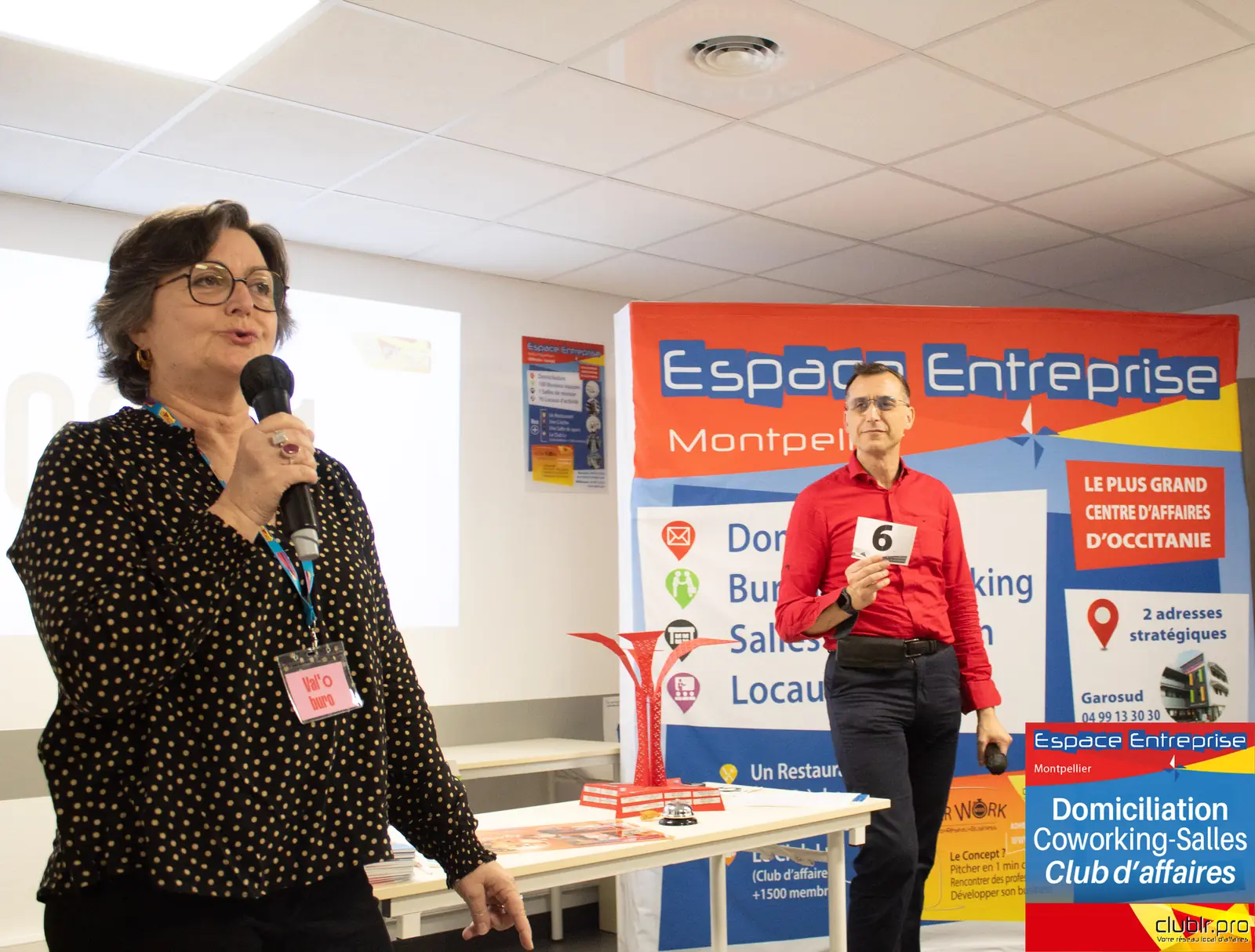 Afterwork Pitch Elevator Club LR mars 2025 à Montpellier : pitcheur au micro devant les participants