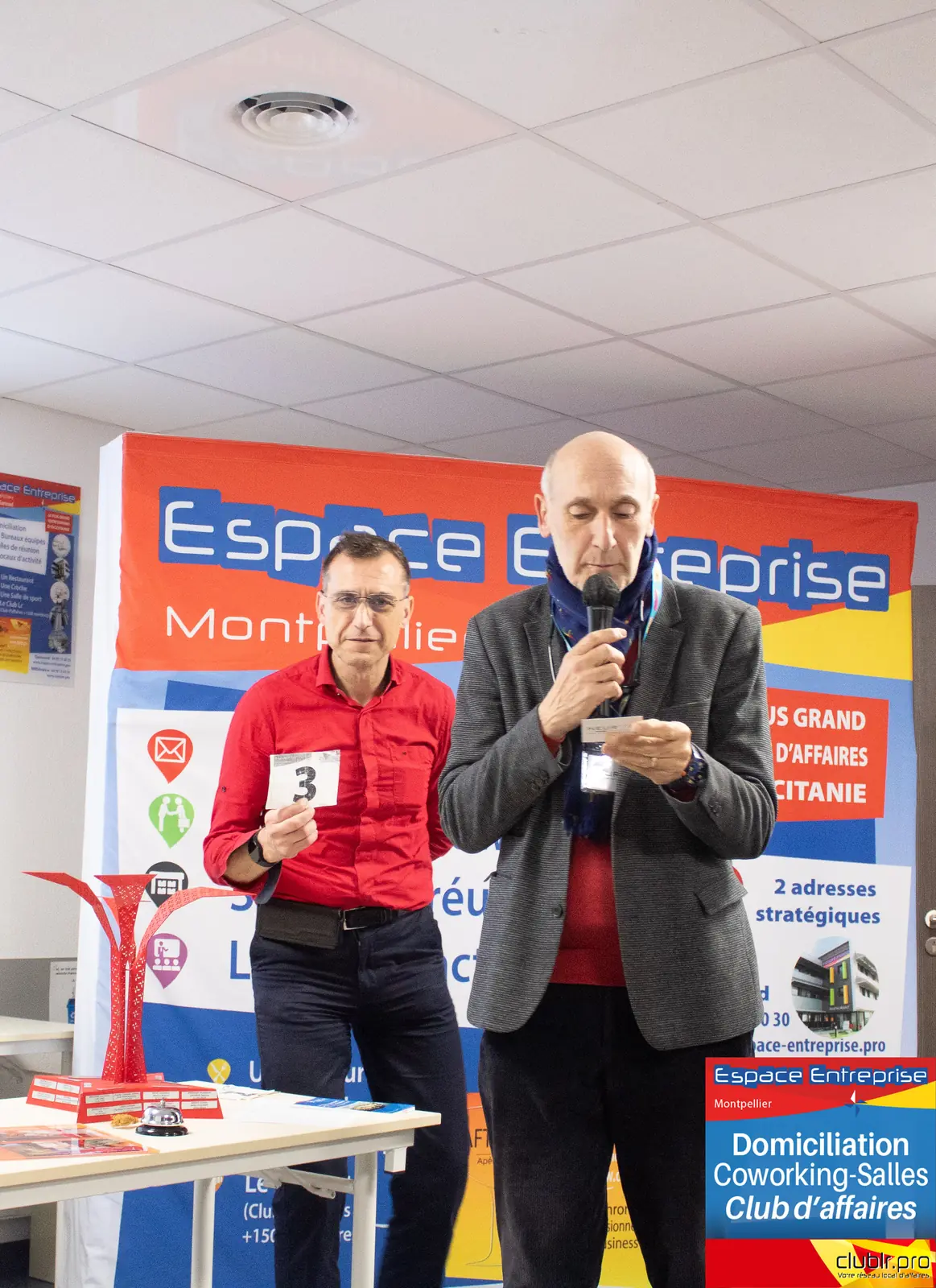 Afterwork Pitch Elevator Club LR mars 2025 à Montpellier : pitcheur au micro devant les participants