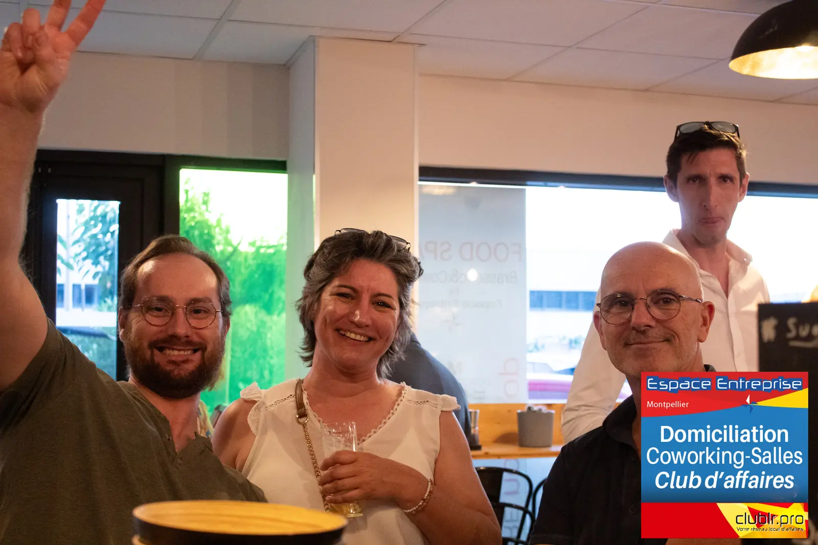 Afterwork Pitch Elevator Club LR mai 2025 à Montpellier : moment de networking entre les participants