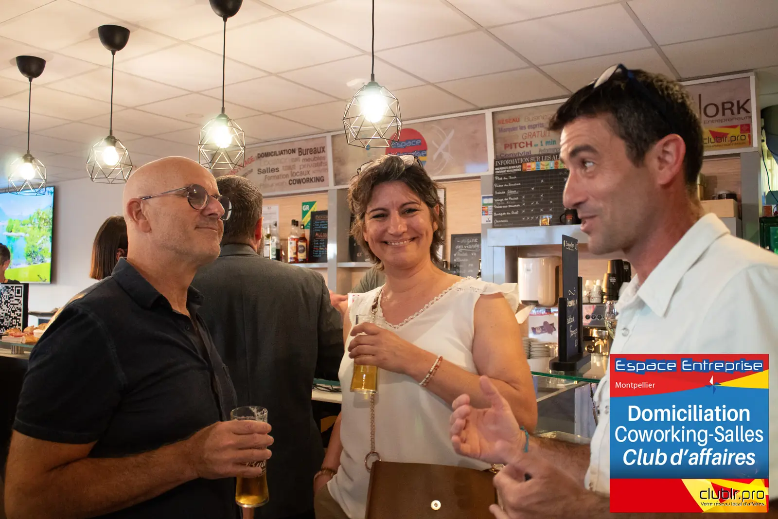 Afterwork Pitch Elevator Club LR mai 2025 à Montpellier : moment de networking entre les participants