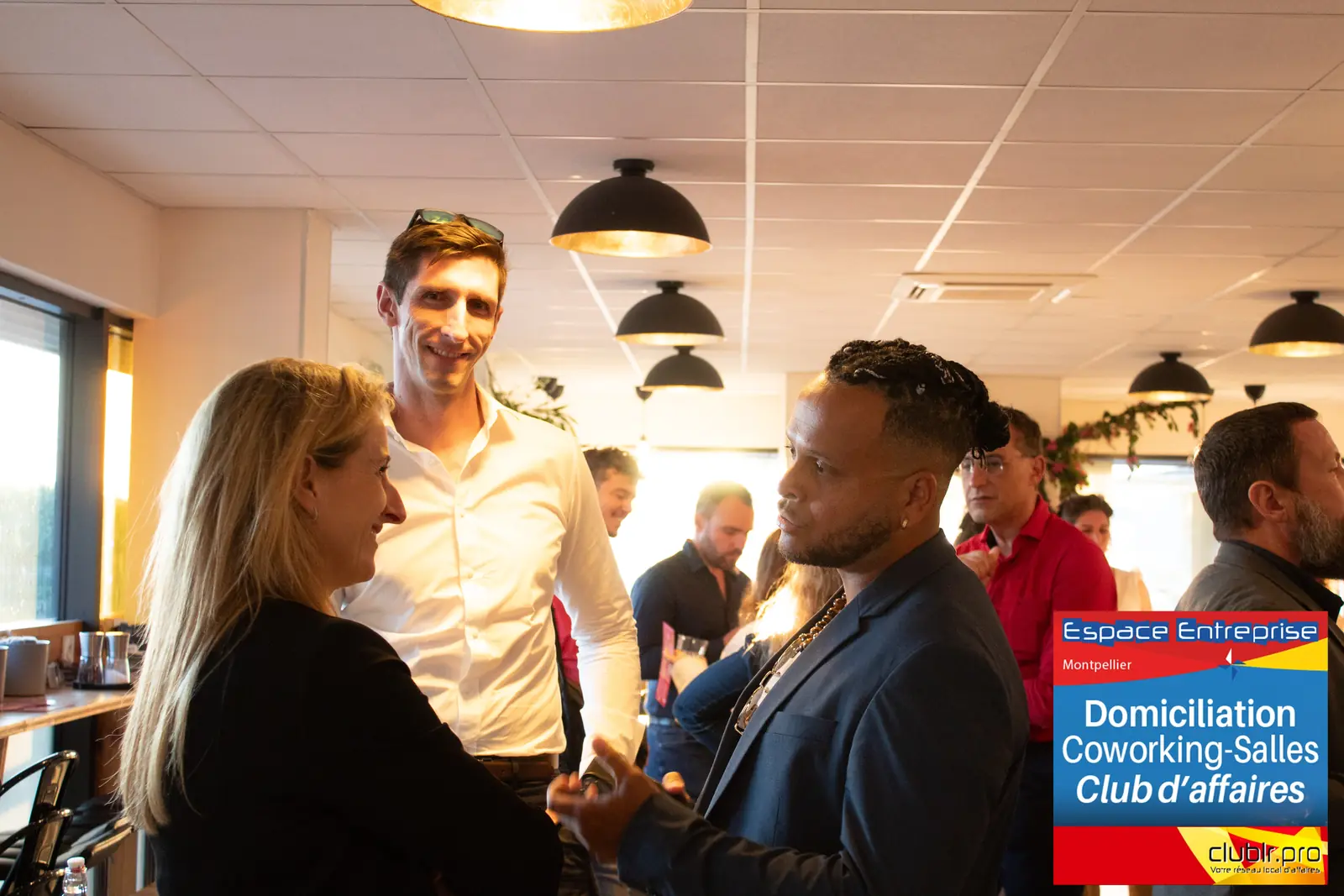 Afterwork Pitch Elevator Club LR mai 2025 à Montpellier : moment de networking entre les participants