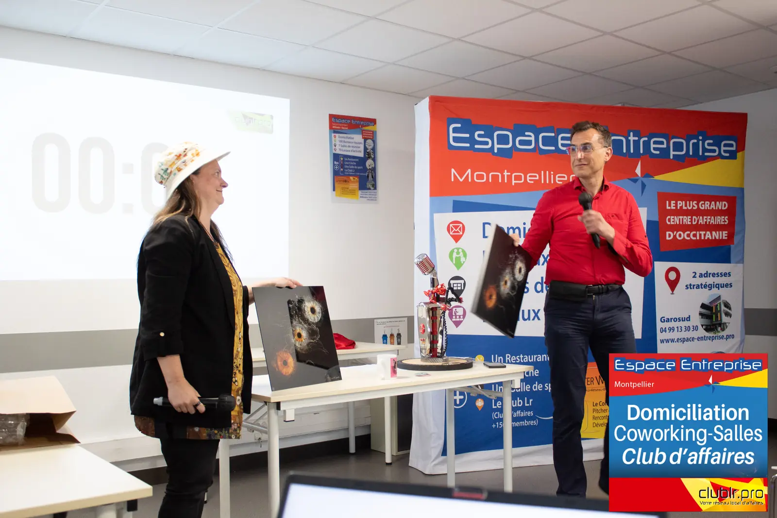 Afterwork Pitch Elevator Club LR mai 2025 à Montpellier : pitcheur au micro devant les participants