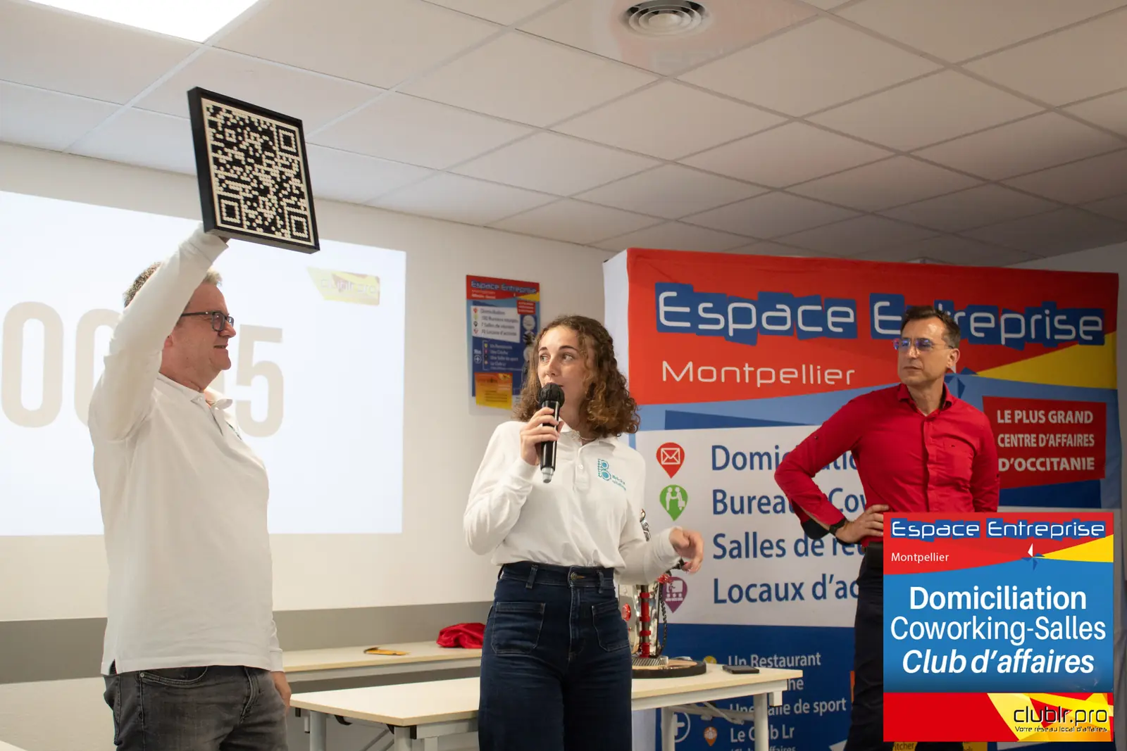 Afterwork Pitch Elevator Club LR mai 2025 à Montpellier : pitcheur au micro devant les participants