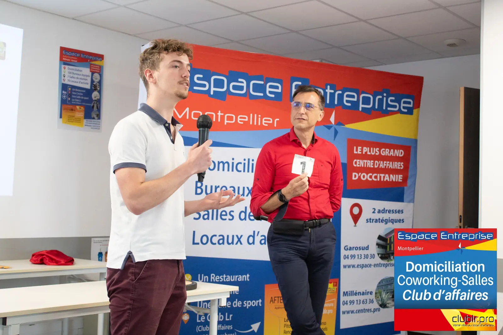 Afterwork Pitch Elevator Club LR mai 2025 à Montpellier : pitcheur au micro devant les participants