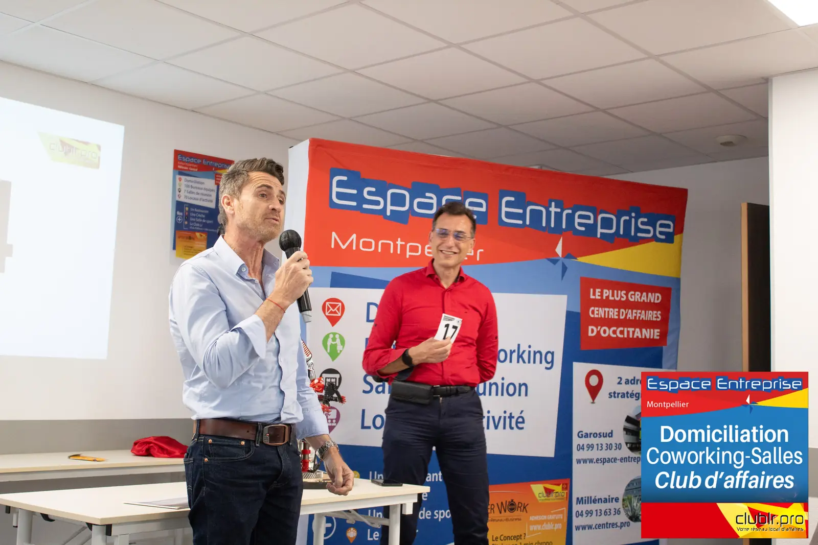 Afterwork Pitch Elevator Club LR mai 2025 à Montpellier : pitcheur au micro devant les participants