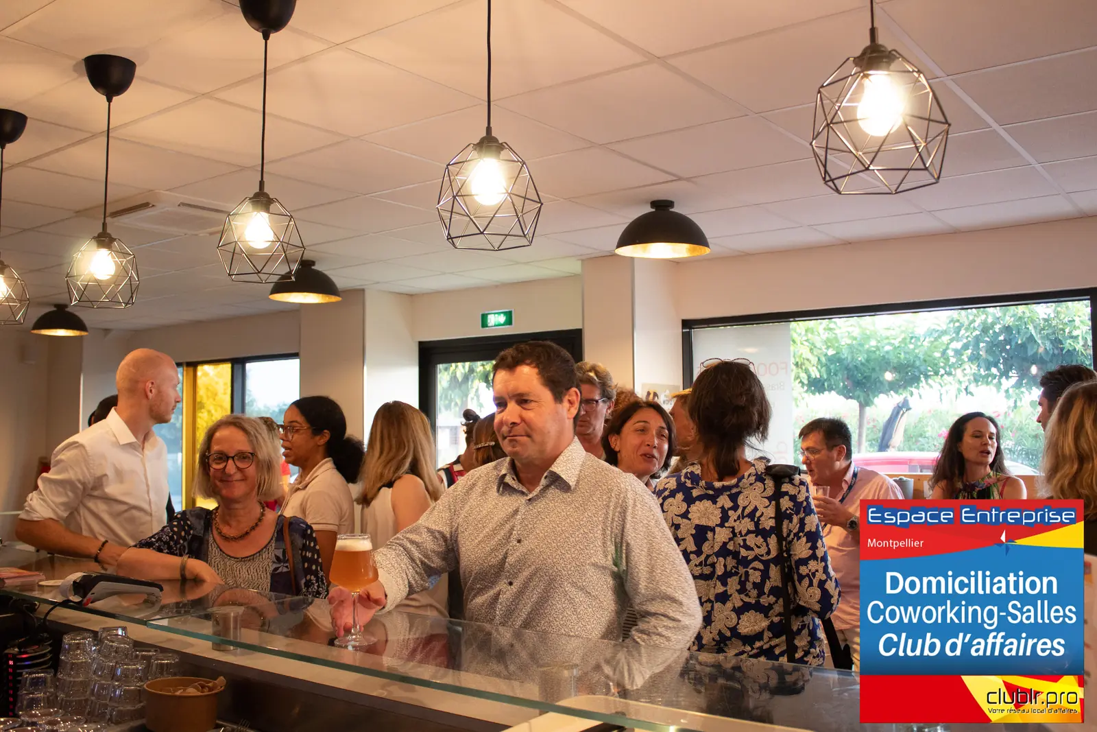 Afterwork Pitch Elevator Club LR juin 2025 à Montpellier : moment de networking entre les participants