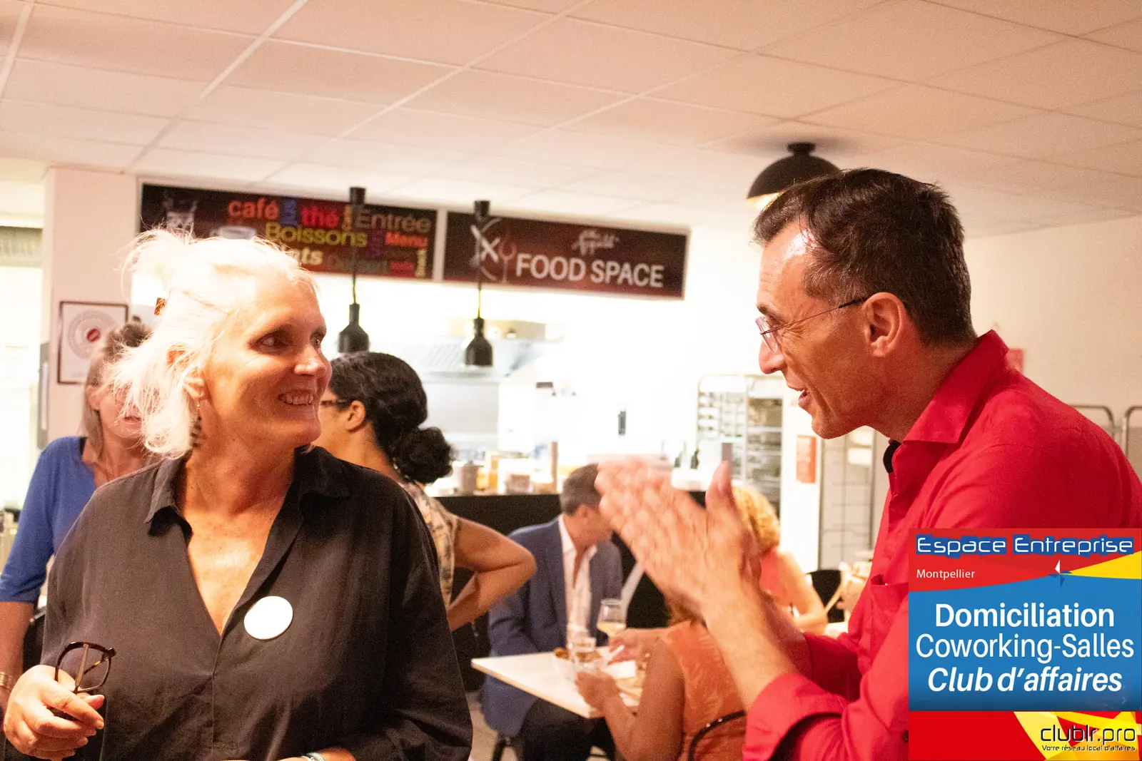 Afterwork Pitch Elevator Club LR septembre 2025 à Montpellier : moment de networking entre les participants